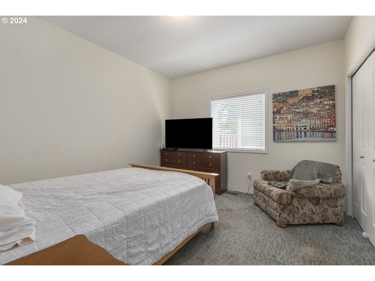 8566 Southwest Ravine Drive Beaverton, OR 97007 - Photo 33 of 46 Gallery Image 33