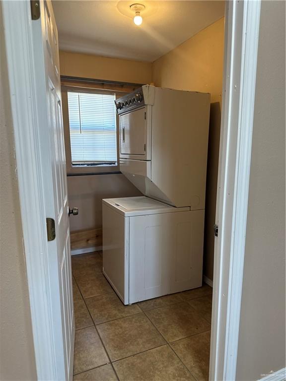 25063 Jesus Flores Road Monte Alto, TX 78538 - Photo 11 of 23 a utility room with dryer and washer