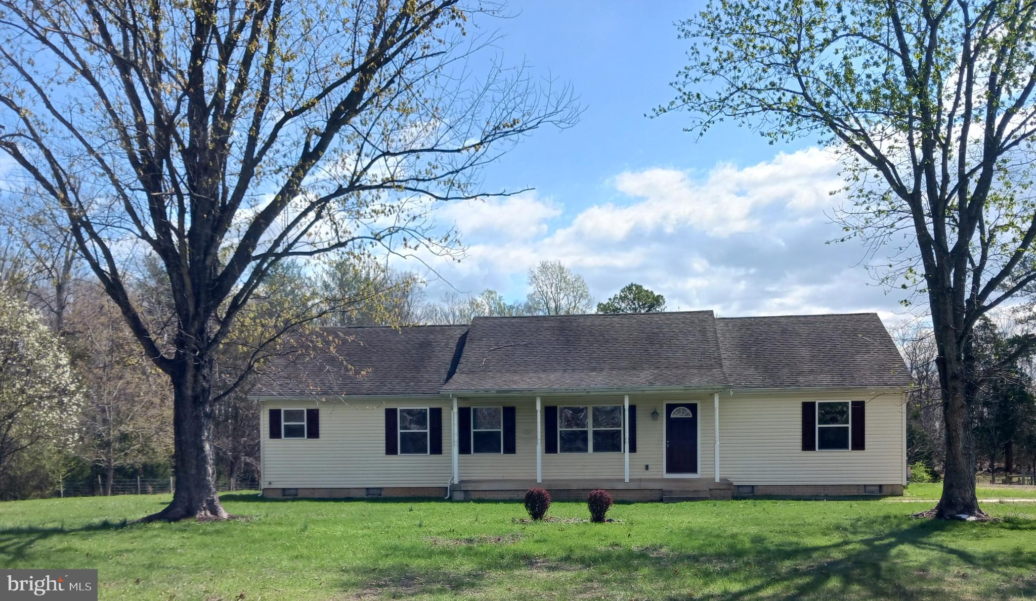 a view of a house with a backyard