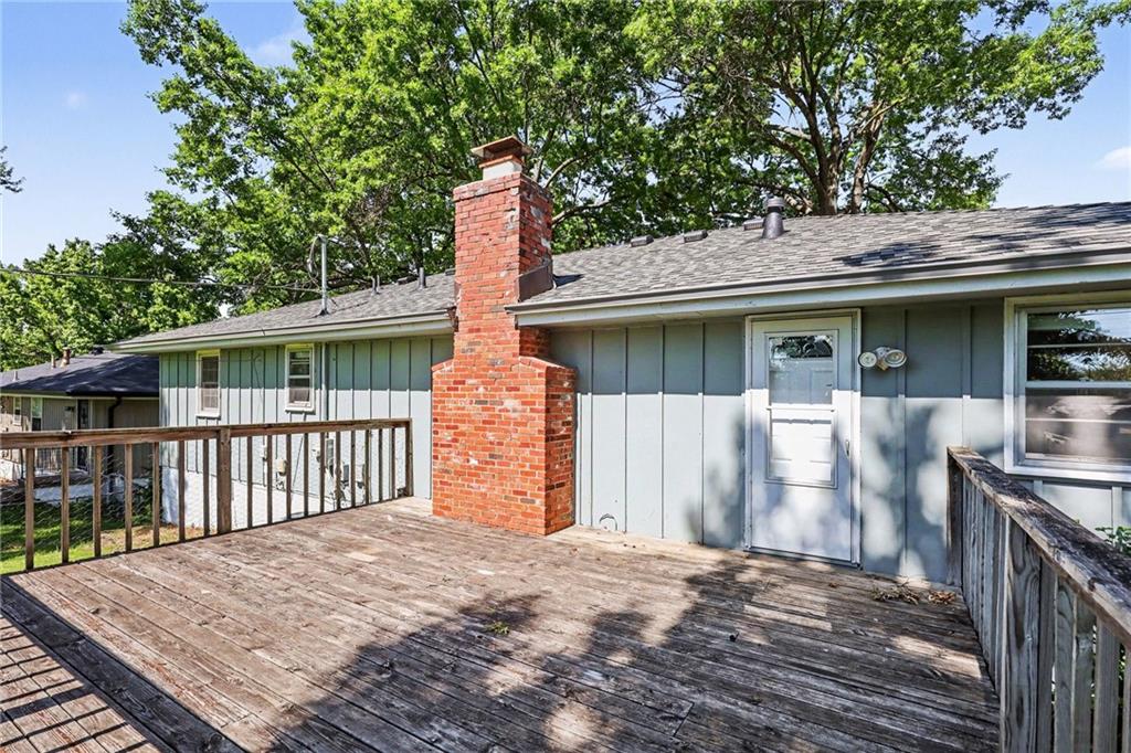 11047 Spring Valley Road Kansas City, MO 64134 - Photo 17 of 19
