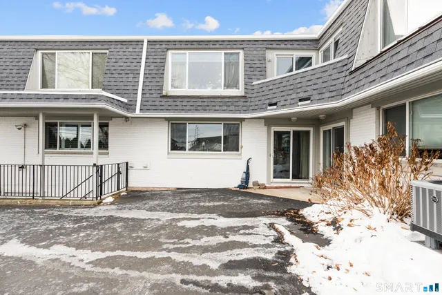 $335,000 | 18 Chapel Street, Unit D, Milford, CT 06460