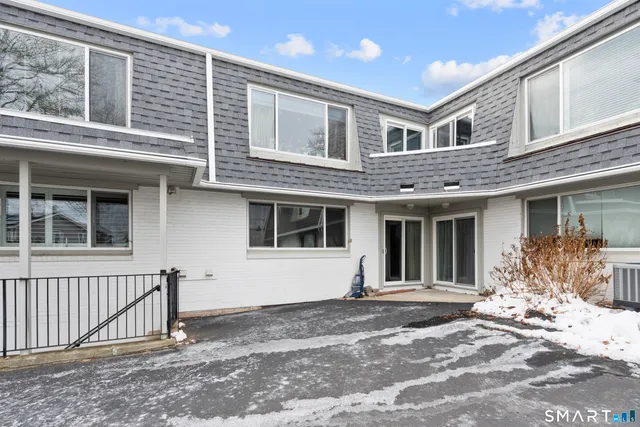 $335,000 | 18 Chapel Street, Unit D, Milford, CT 06460