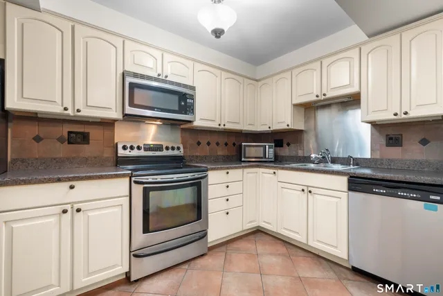 $335,000 | 18 Chapel Street, Unit D, Milford, CT 06460