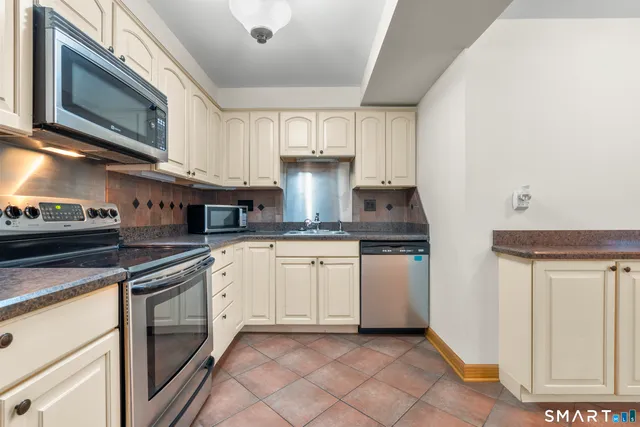 $335,000 | 18 Chapel Street, Unit D, Milford, CT 06460