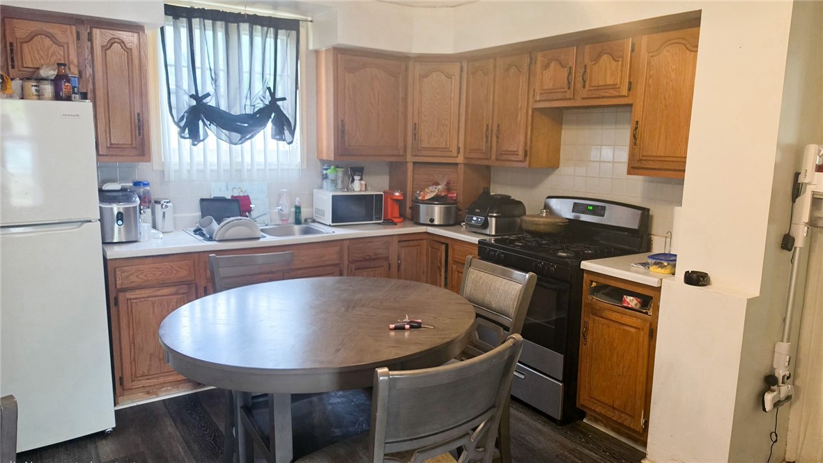 148 Parkway Rochester, NY 14608 - Photo 9 of 18 Downstairs Apt. Kitchen