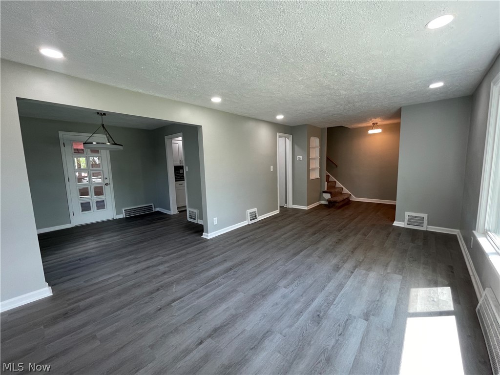 19209 Preston Road Cleveland, OH 44128 - Photo 4 of 20 Gallery Image 4