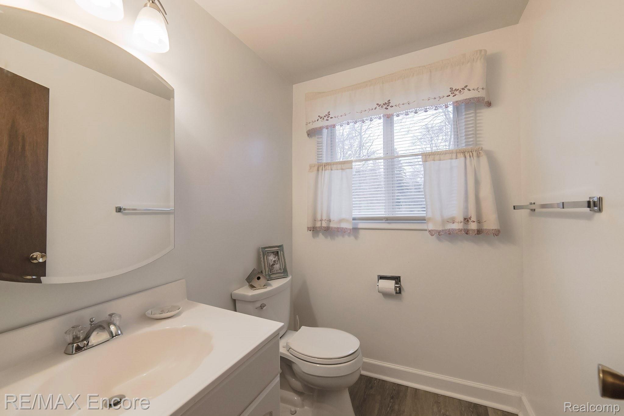 4288 Fieldbrook Road West Bloomfield, MI 48323 - Photo 19 of 49 Powder room on main level.