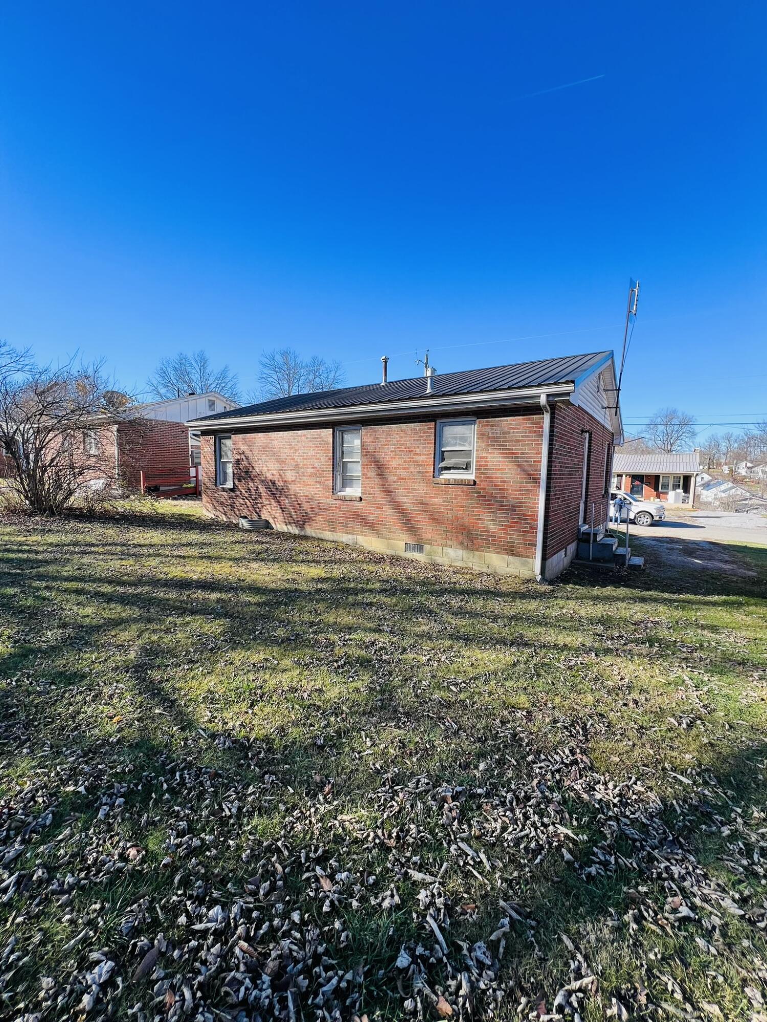 105 Ridgeway Drive Lancaster, KY 40444 - Photo 3 of 14 IMG_7734