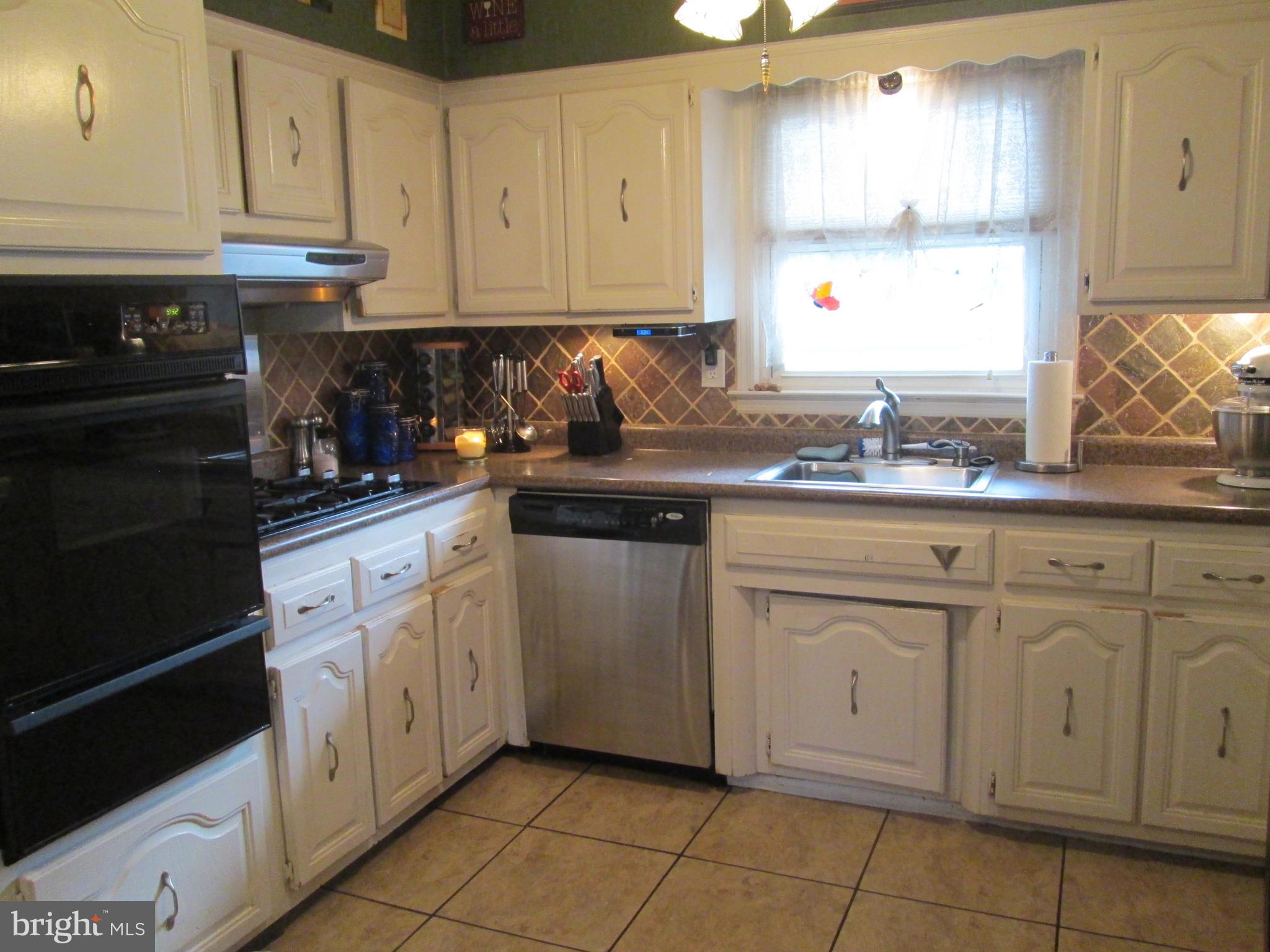 20 Blue Devil Lane Hamilton, NJ 08619 - Photo 5 of 28 Kitchen