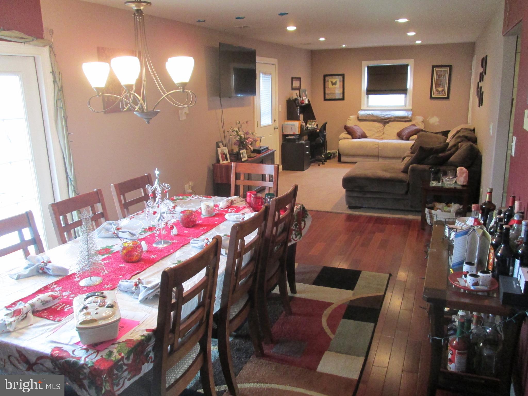 20 Blue Devil Lane Hamilton, NJ 08619 - Photo 9 of 28 Dining Room/Family Room
