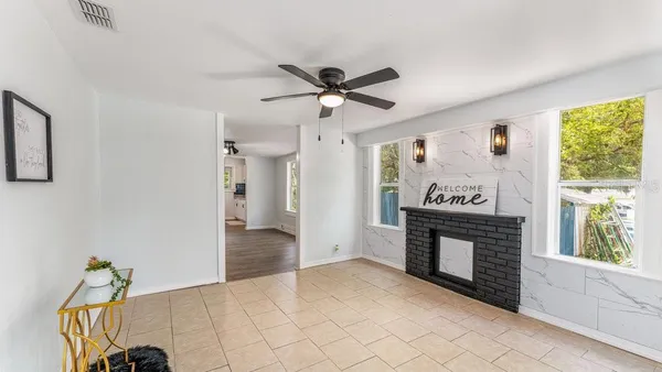 $2,000 | 912 East Carolina Avenue, Deland, FL 32724