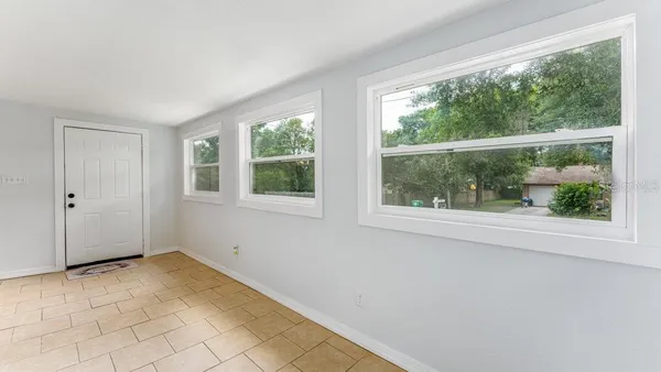 $2,000 | 912 East Carolina Avenue, Deland, FL 32724