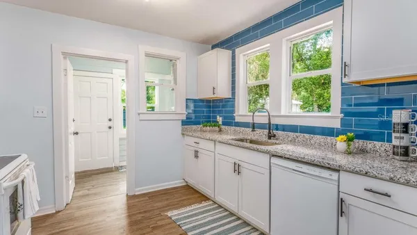 $2,000 | 912 East Carolina Avenue, Deland, FL 32724