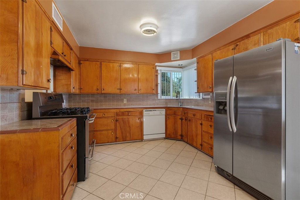 417 East Cornell Drive Rialto, CA 92376 - Photo 15 of 40