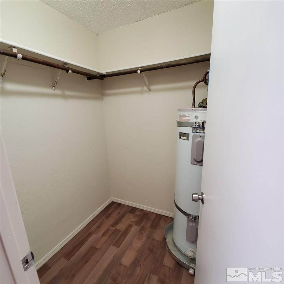 2085 Highview Court, Unit 4 Reno, NV 89512 - Photo 6 of 8 a room with a bath tub and a shower