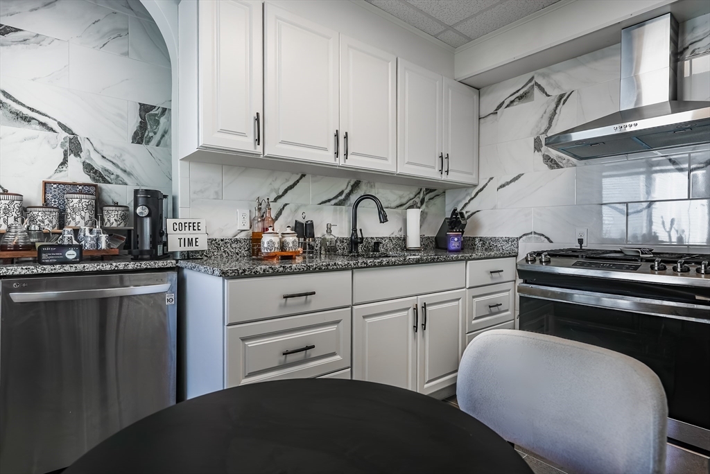 471-473 Division Street Fall River, MA 02721 - Photo 6 of 39