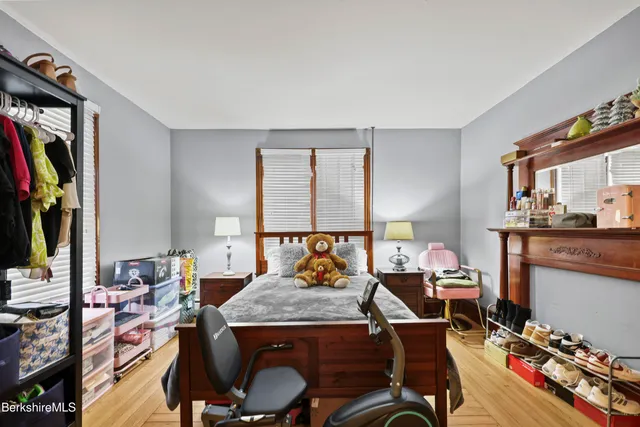 a view of a workspace with furniture and a livingroom