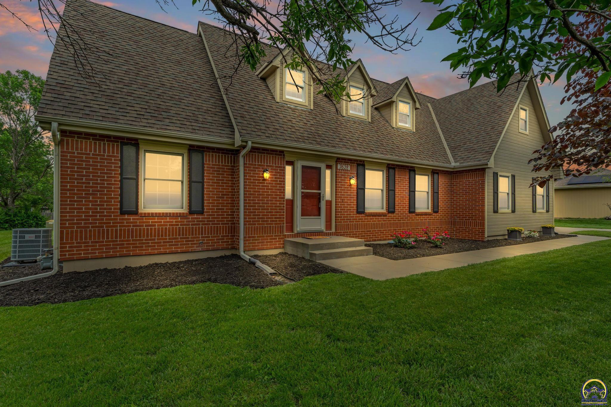 7628 Southwest 37th Street Topeka, KS 66614 - Photo 1 of 44