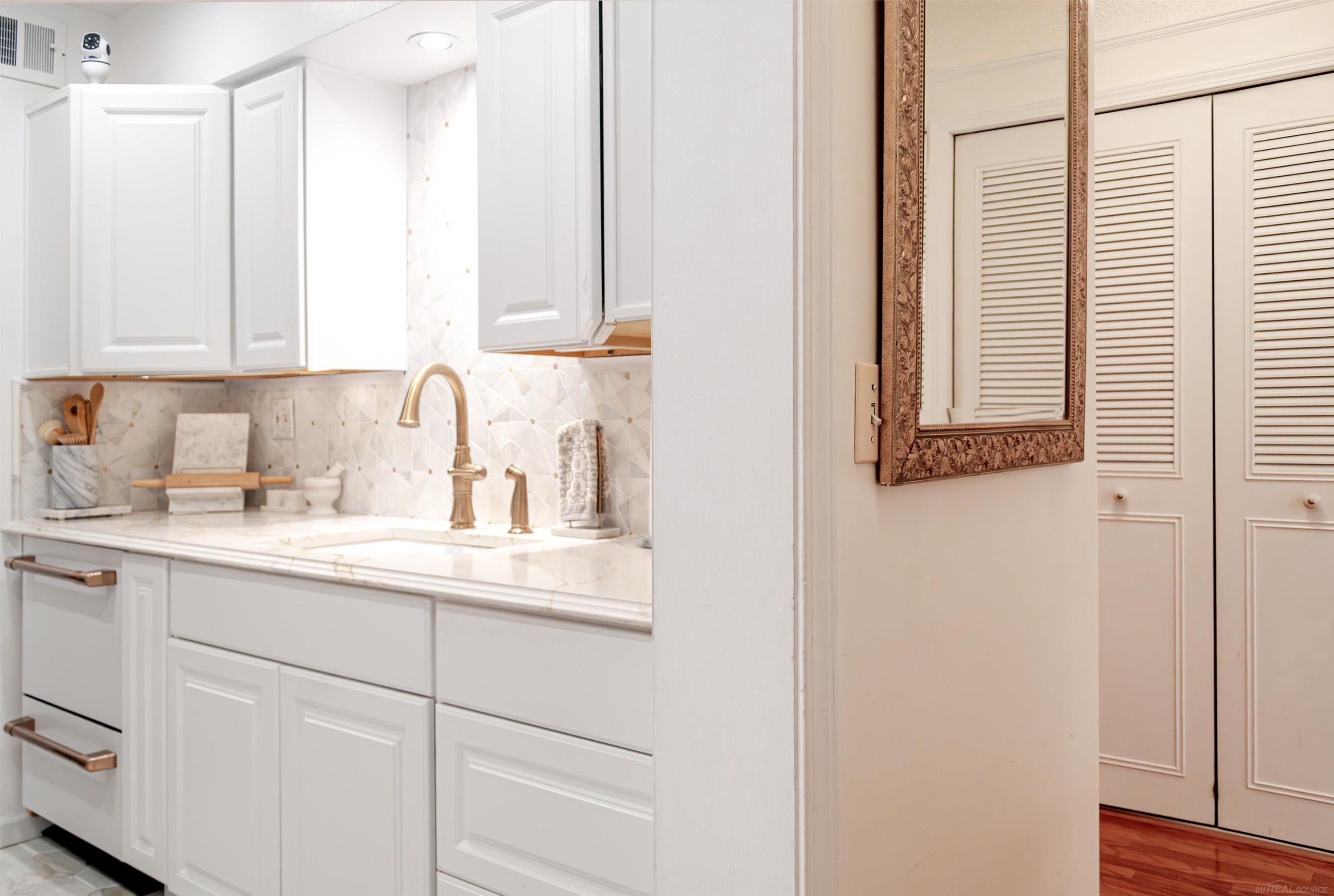 1750 Vernier Road, Unit 10 Grosse Pointe Woods, MI 48236 - Photo 10 of 34