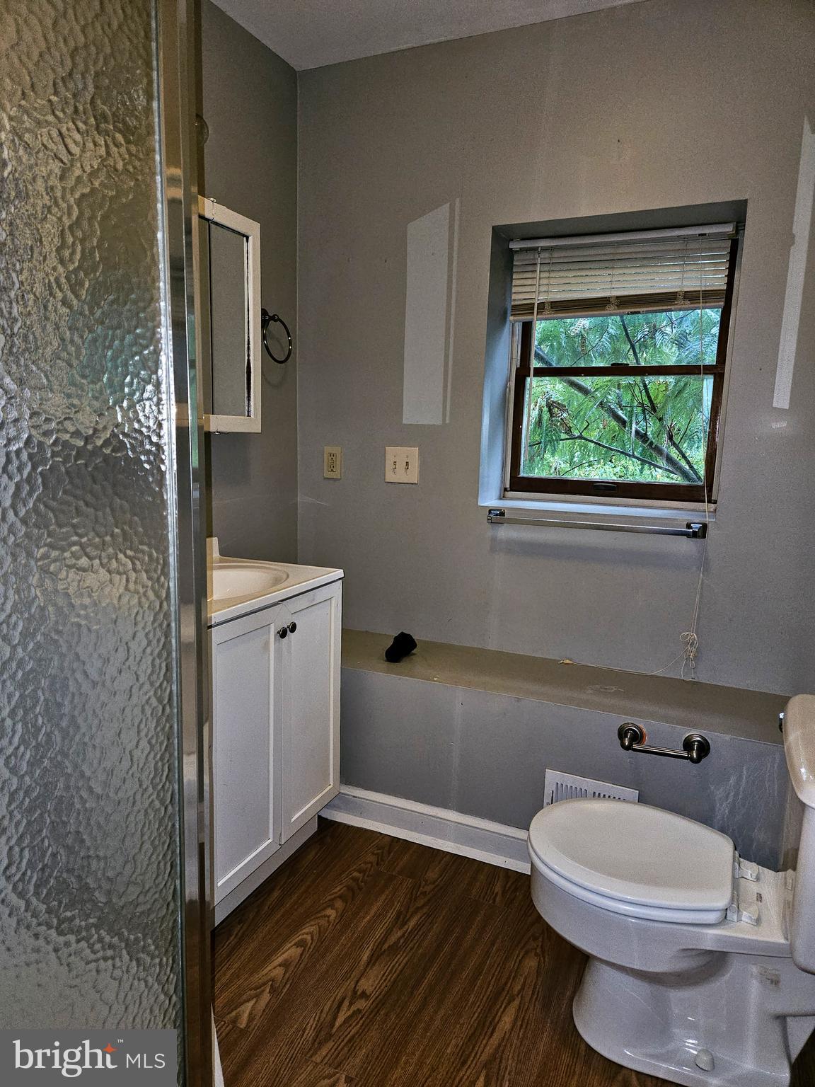 355 Sturtons Lane Pasadena, MD 21122 - Photo 18 of 20 Primary Bathroom