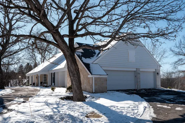 $950,000 | W290-s4827 Parke Lane West, Waukesha, WI 53189