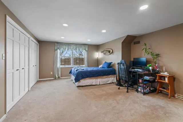 $950,000 | W290-s4827 Parke Lane West, Waukesha, WI 53189