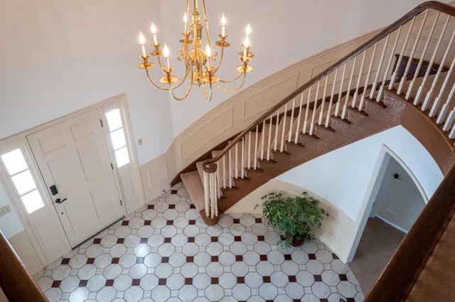 $950,000 | W290-s4827 Parke Lane West, Waukesha, WI 53189