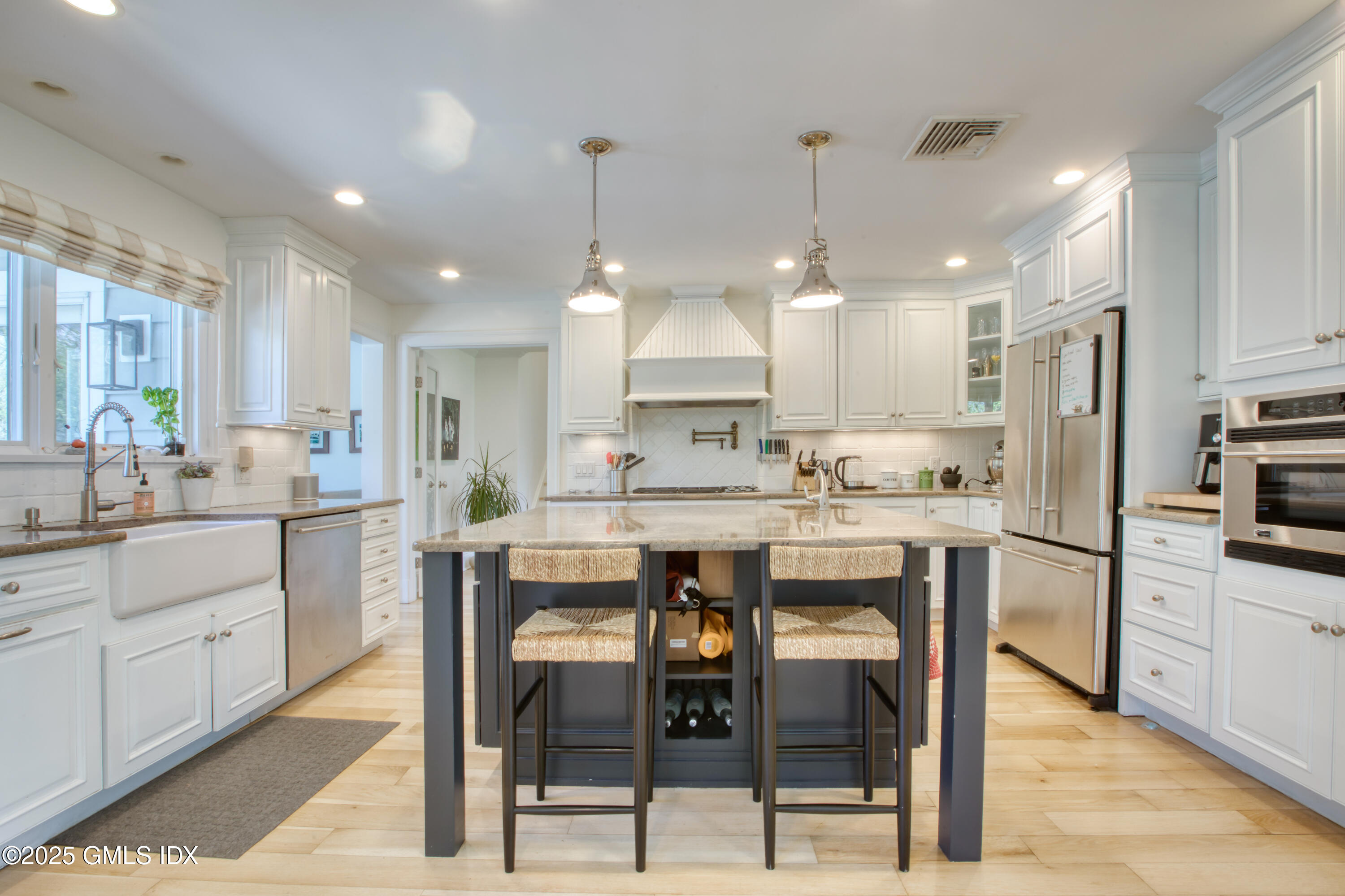 35 Dartmouth Road Cos Cob, CT 06807 - Photo 5 of 27 3