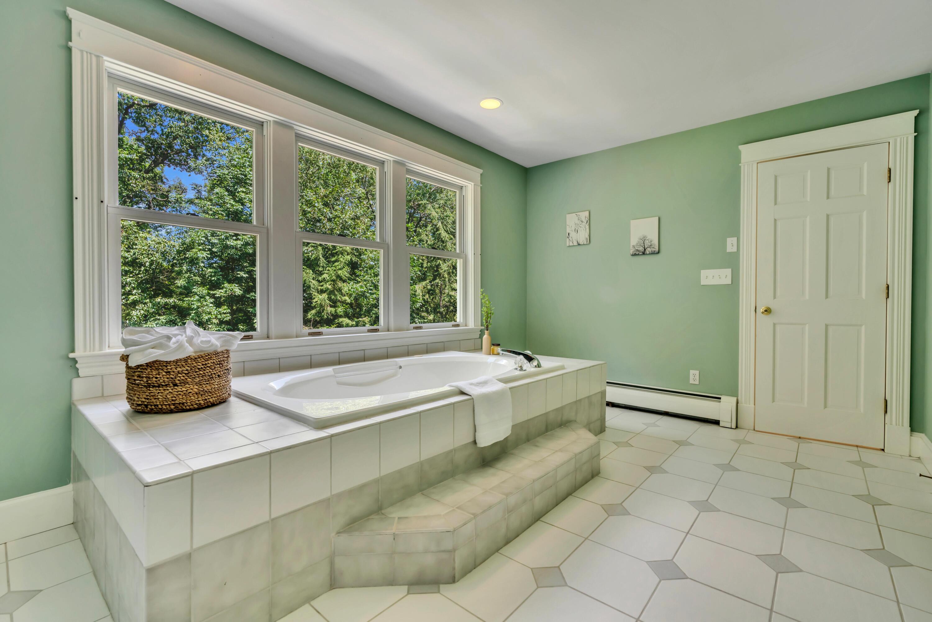18 Lower Falls Road Falmouth, ME 04105 - Photo 37 of 78 Soaking Tub