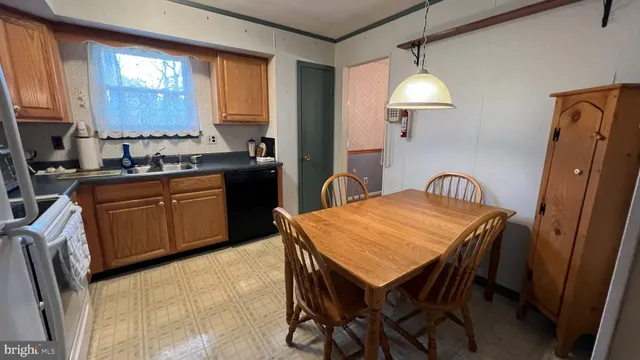 $299,900 | 10 Cedar Hill Drive, Sicklerville, NJ 08081