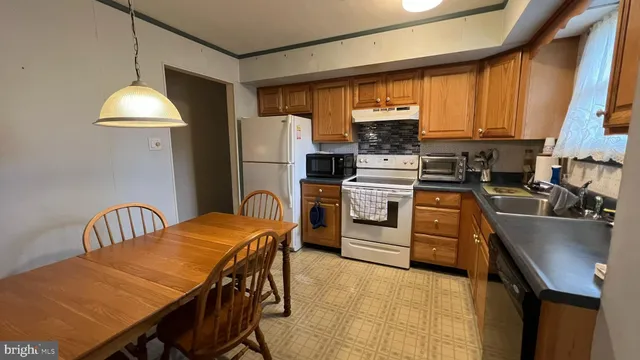 $299,900 | 10 Cedar Hill Drive, Sicklerville, NJ 08081