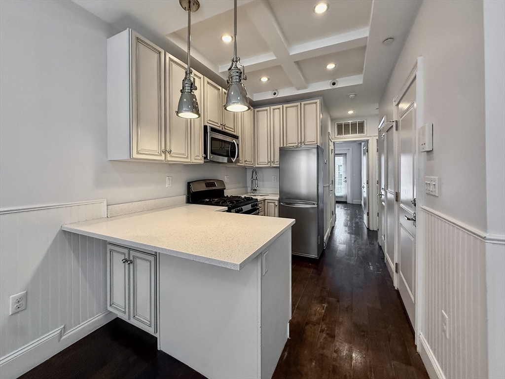 12 Grove Street Boston, MA 02114 - Photo 7 of 12