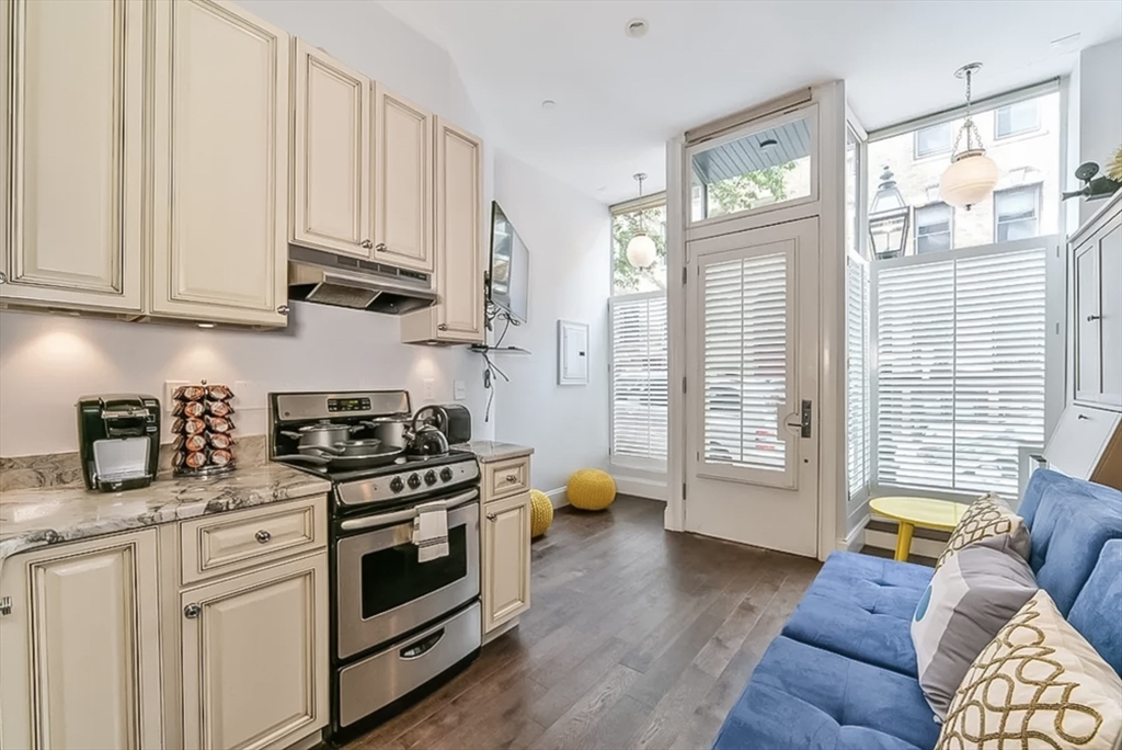 12 Grove Street Boston, MA 02114 - Photo 10 of 12