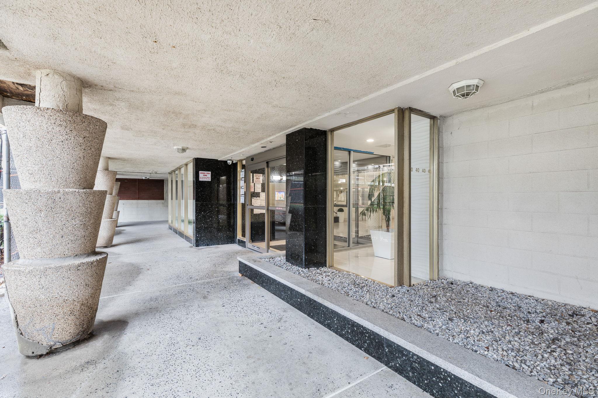 40 Brighton 1st Road, Unit 3J Brooklyn, NY 11235 - Photo 1 of 23 View of property entrance