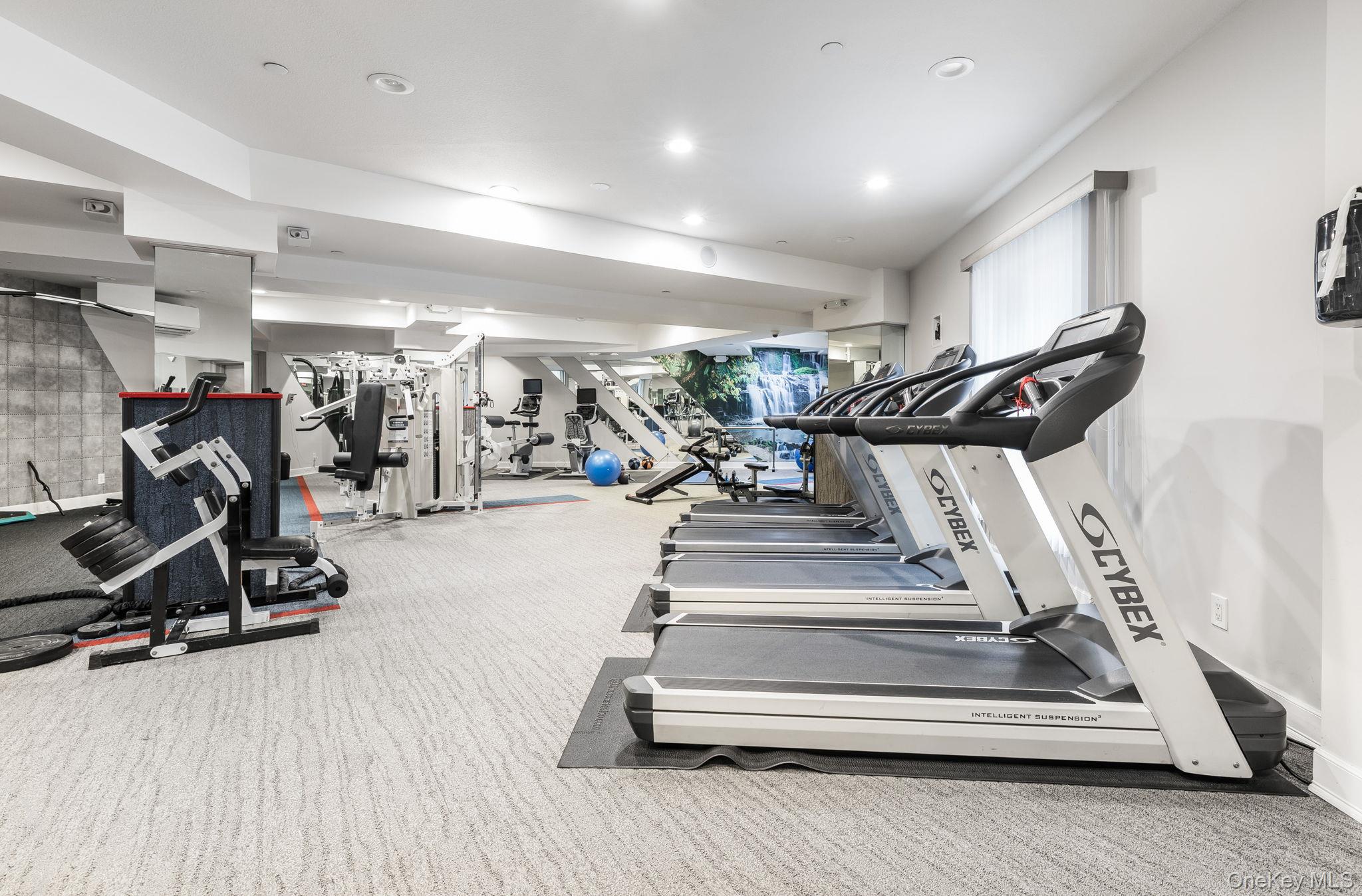 40 Brighton 1st Road, Unit 3J Brooklyn, NY 11235 - Photo 15 of 23 Exercise room with carpet floors