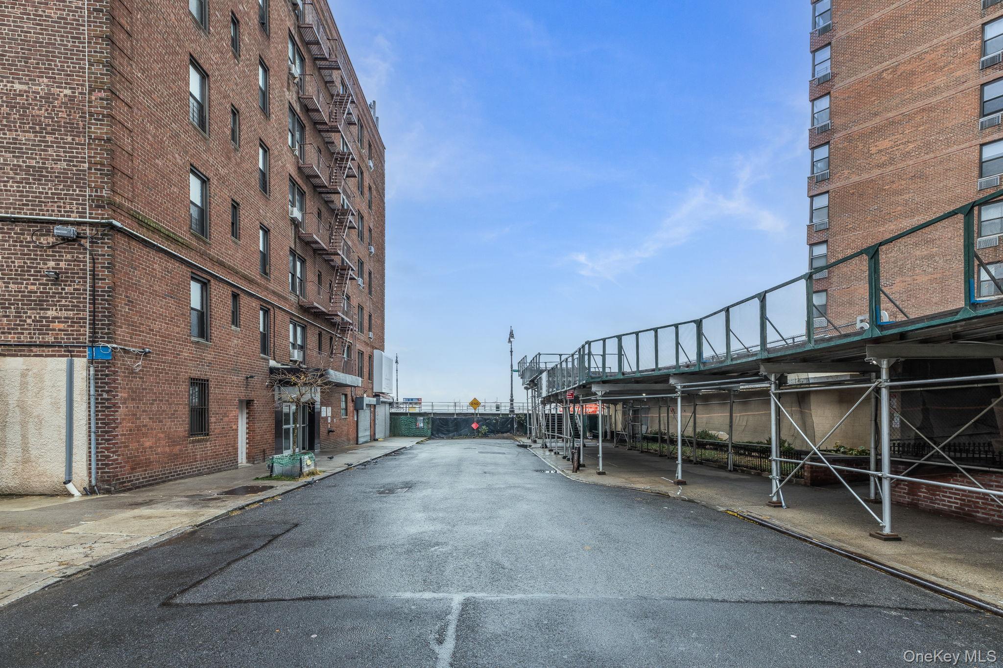 40 Brighton 1st Road, Unit 3J Brooklyn, NY 11235 - Photo 20 of 23 View of street