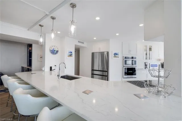 $18,500 | 4041 Gulf Shore Boulevard North, Unit 1705, Naples, FL 34103