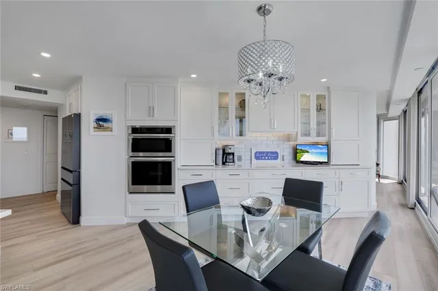 $18,500 | 4041 Gulf Shore Boulevard North, Unit 1705, Naples, FL 34103