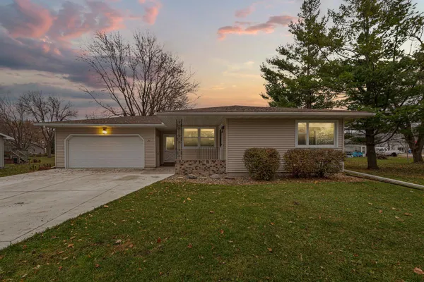 $214,900 | 351 1st Avenue Northeast, Wells, MN 56097
