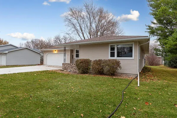 $214,900 | 351 1st Avenue Northeast, Wells, MN 56097