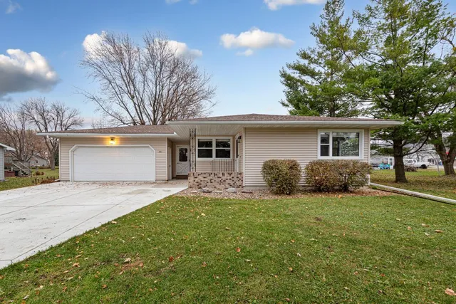 $225,900 | 351 1st Avenue Northeast, Wells, MN 56097