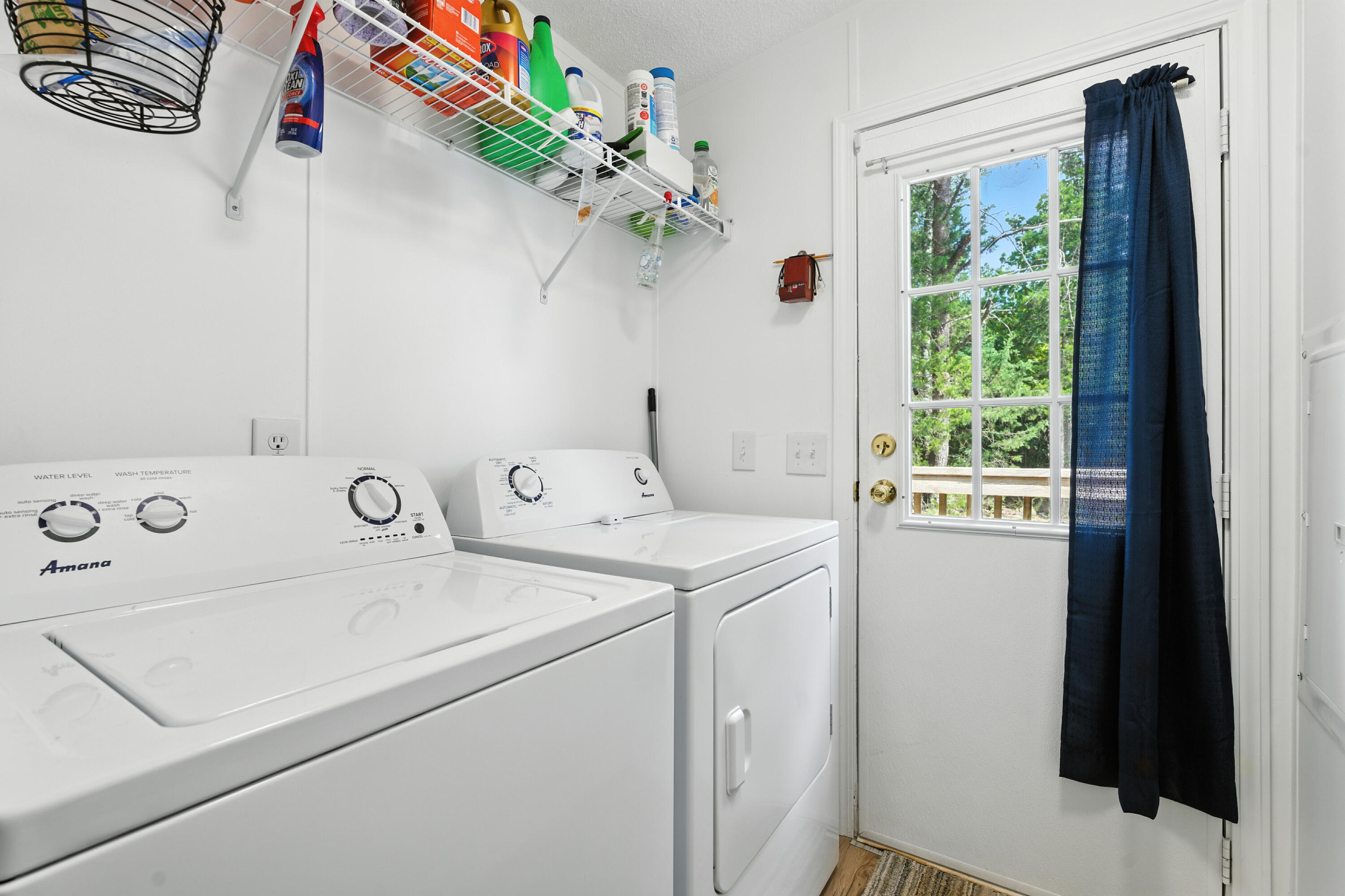 221 Cedar Court Gretna, VA 24557 - Photo 27 of 39 a utility room with dryer and washer