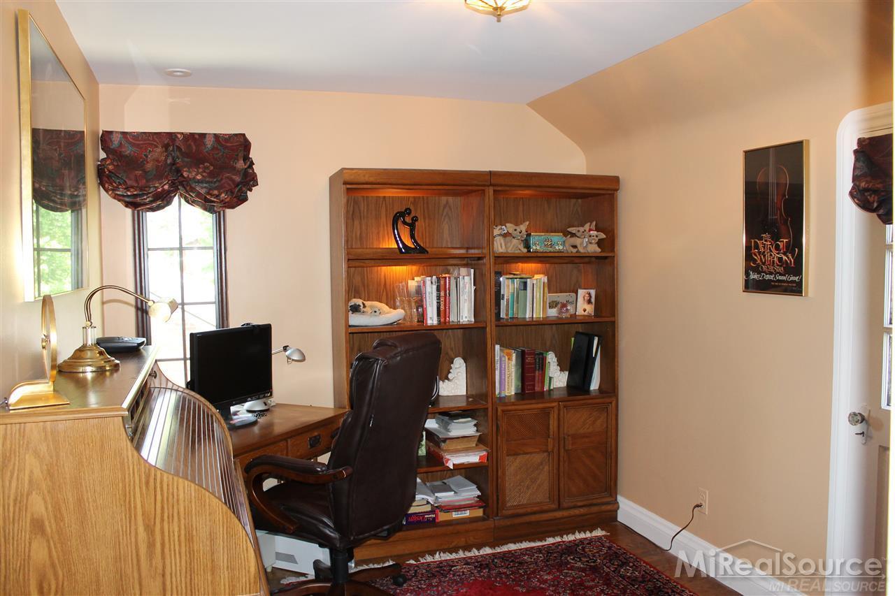 758 Barrington Road Grosse Pointe, MI 48230 - Photo 24 of 30 31299264-23.JPG
