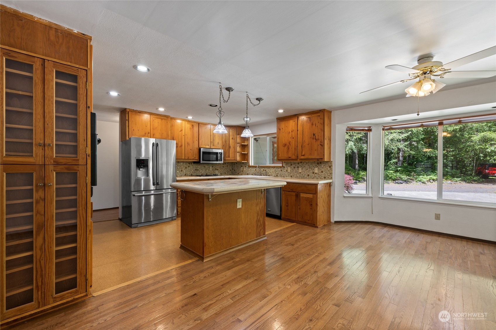 828 Lucas Creek Road Chehalis, WA 98532 - Photo 18 of 36 a kitchen with stainless steel appliances kitchen island granite countertop a stove a sink and a refrigerator with wooden floors