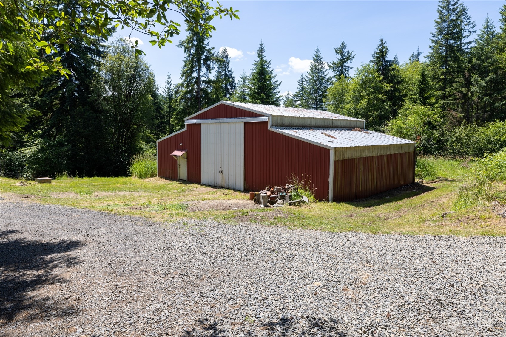 828 Lucas Creek Road Chehalis, WA 98532 - Photo 4 of 36 a front view of a house with a yard