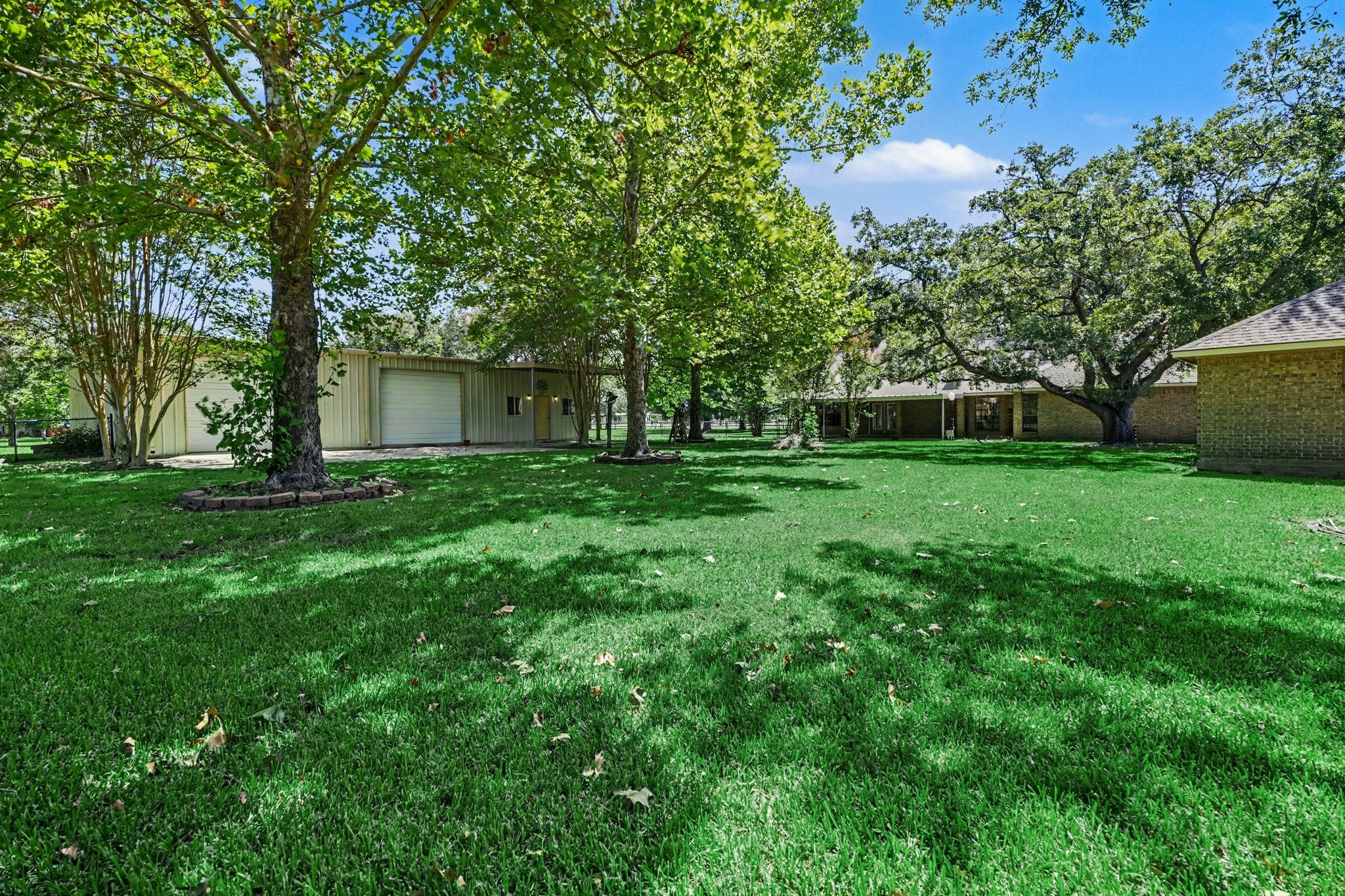3320 Tower Road Santa Fe, TX 77517 - Photo 34 of 44 Lots of Room to Entertain..... add a Pool