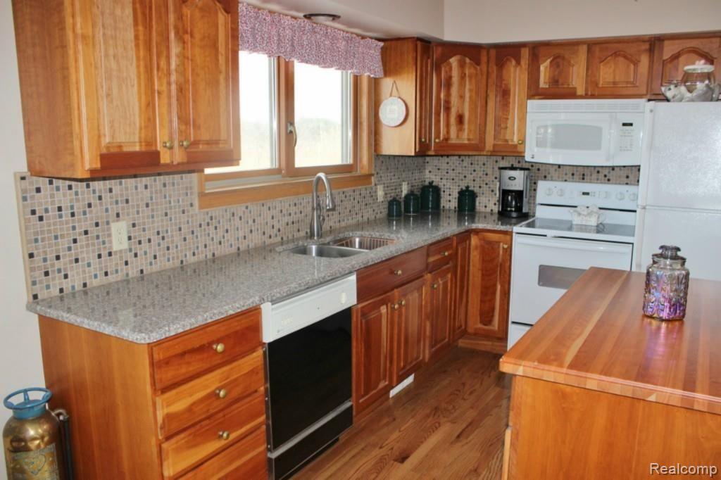 12320 Masters Road Memphis, MI 48041 - Photo 3 of 51 058 (1280x853).jpg