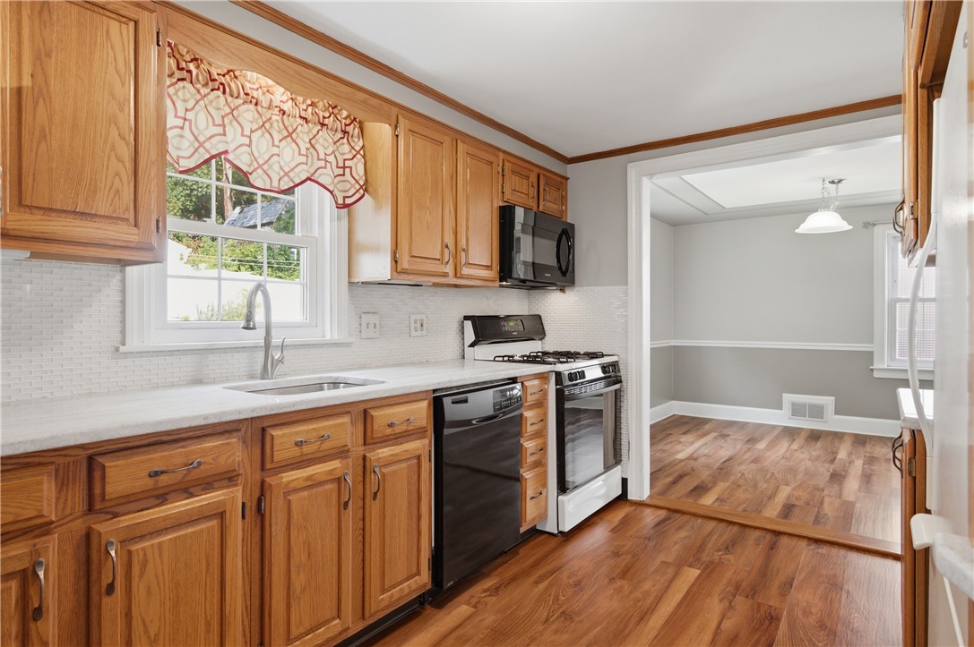 74 Macarthur Road Woonsocket, RI 02895 - Photo 5 of 34 Gallery Image 5