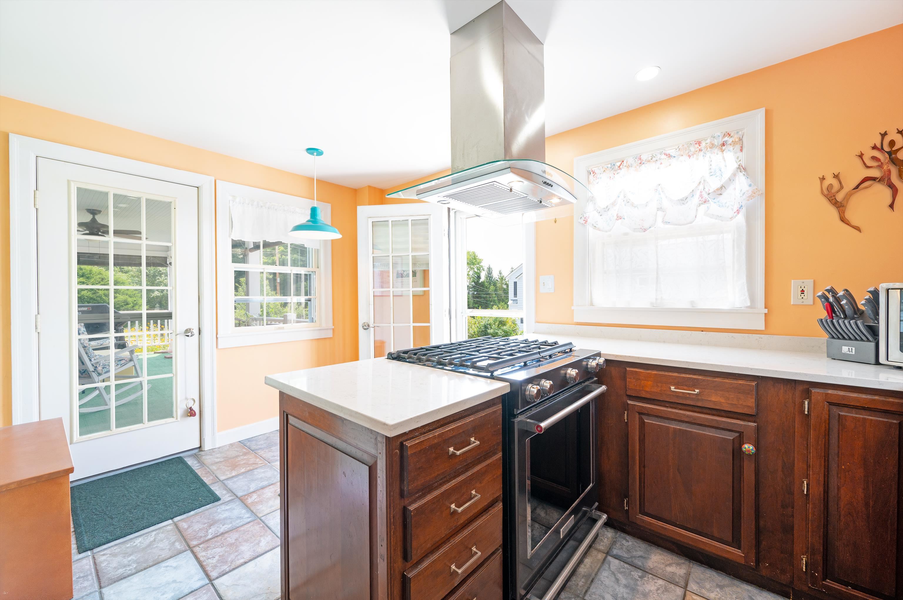 135 Bellevue Avenue Rutland, VT 05701 - Photo 10 of 44