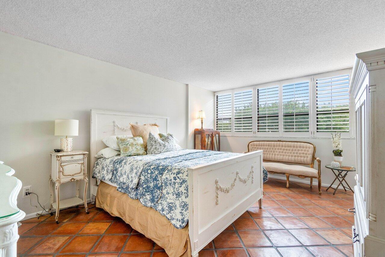 899 Jeffery Street, Unit 3050 Boca Raton, FL 33487 - Photo 10 of 31 a bed room with a bed and a chair